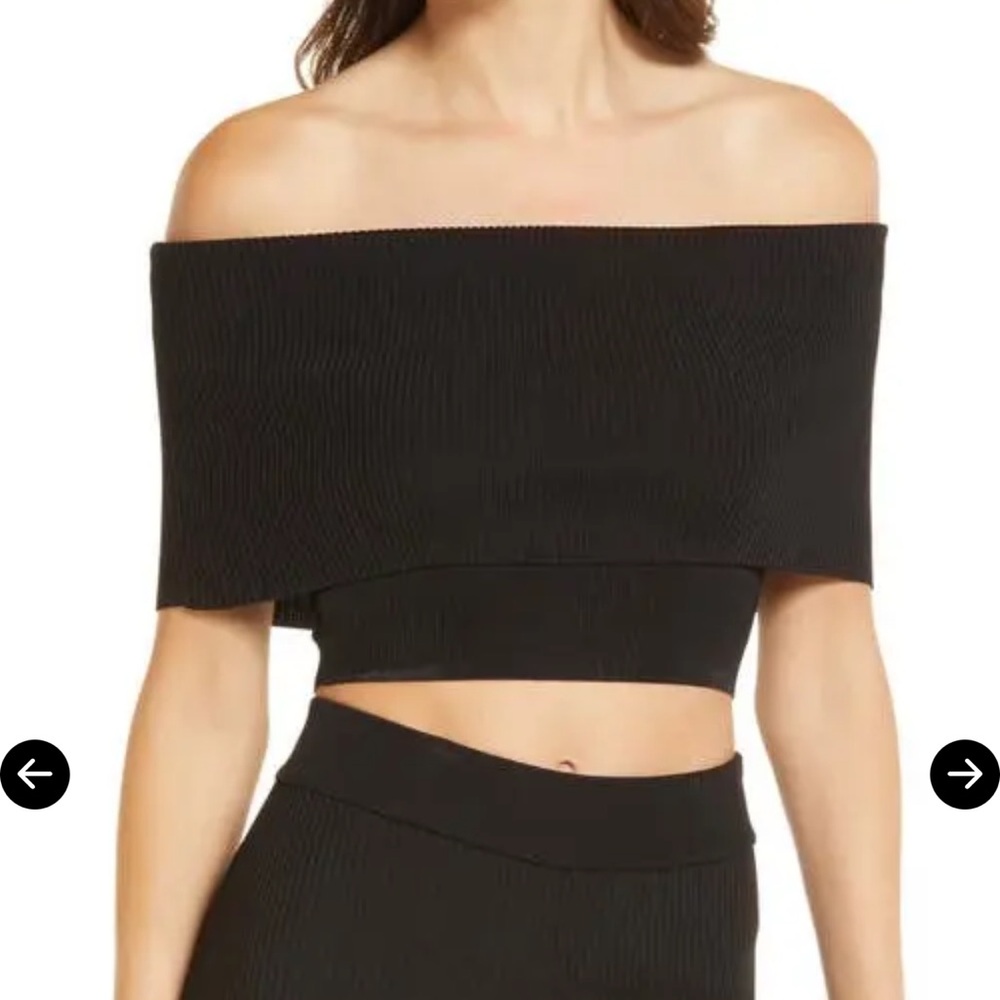 NWT Good American Off the shoulder Ribbed Crop Top Black
Size 2